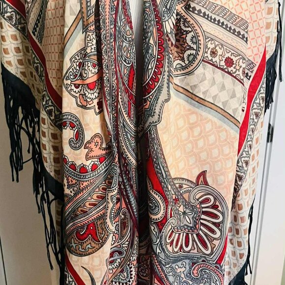 Vintage Bohemian Fringe Shawl — Paisley & Geometric Fusion (130 × 130 cm) - Picture 9 of 16